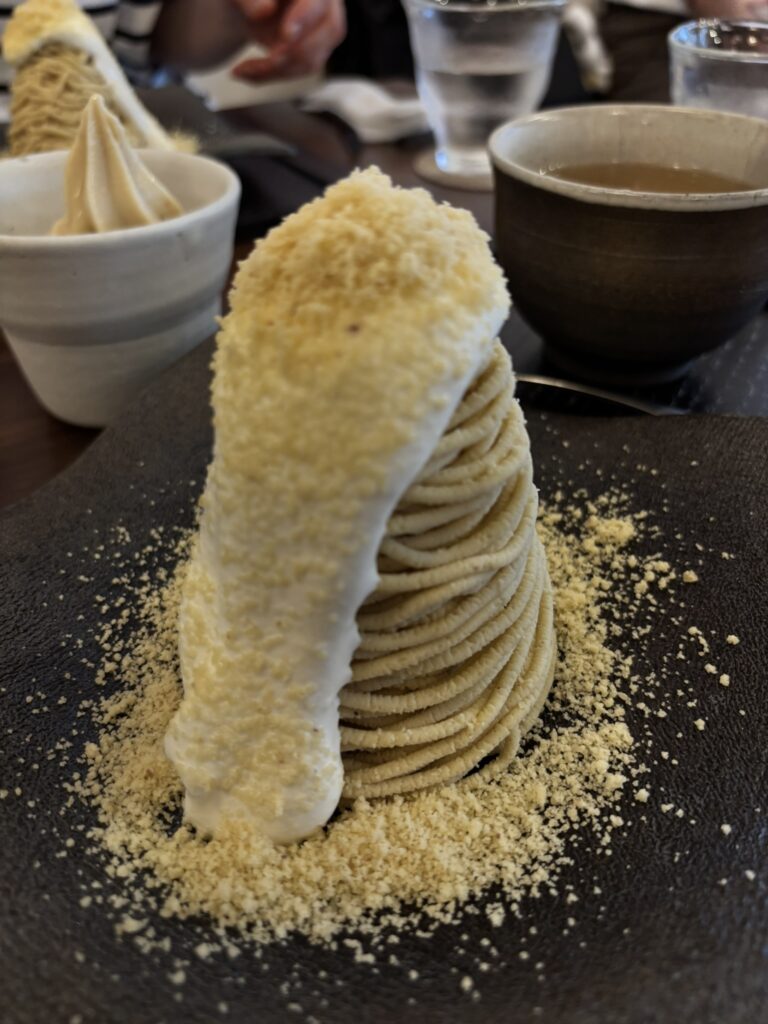 和栗やの作りたてモンブランと栗ソフト
