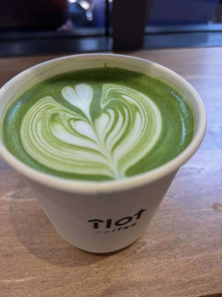 谷中銀座で飲んだ抹茶ラテのラテアート